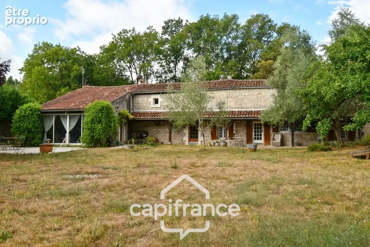 Maison de caractère à vendre 12 pièces SAINT SEVERIN SUR BOUTONNE (17) sur 4500m²de terrain arboré - photo 9