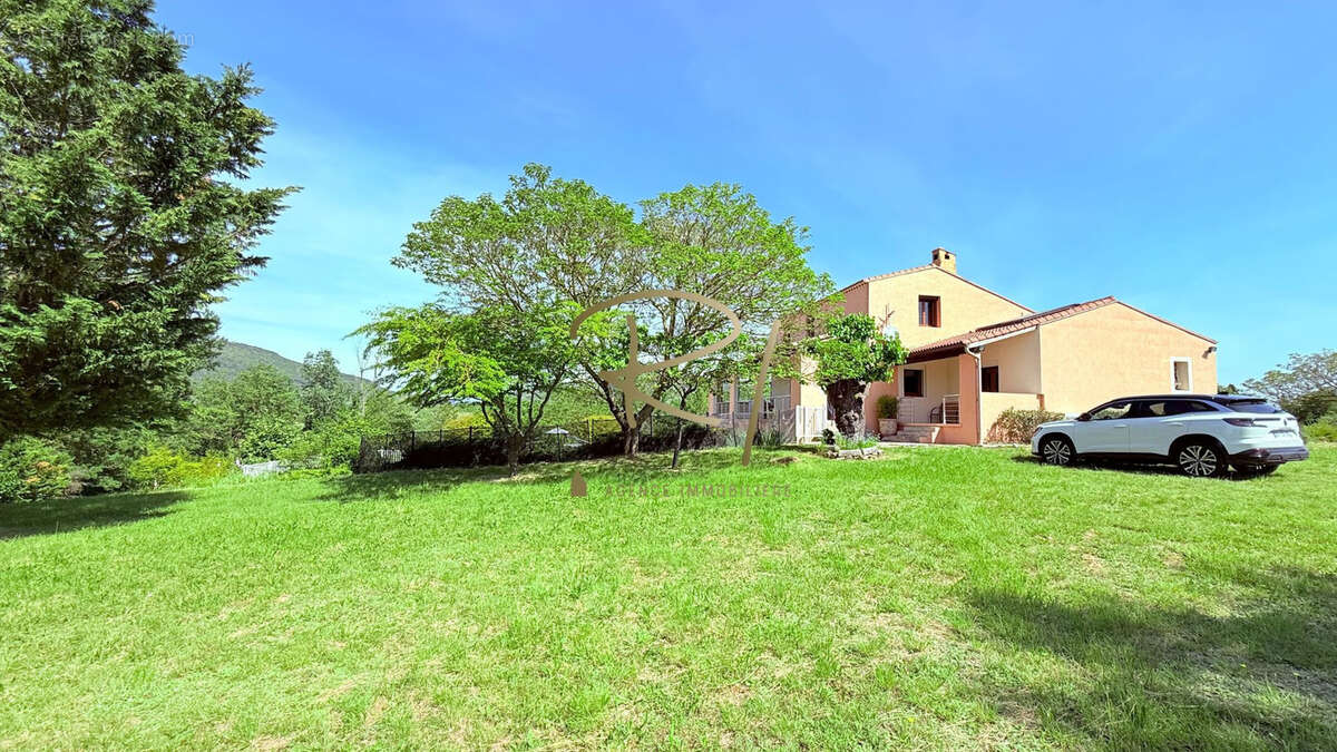 Maison à SAINT-SAUVEUR-DE-CRUZIERES