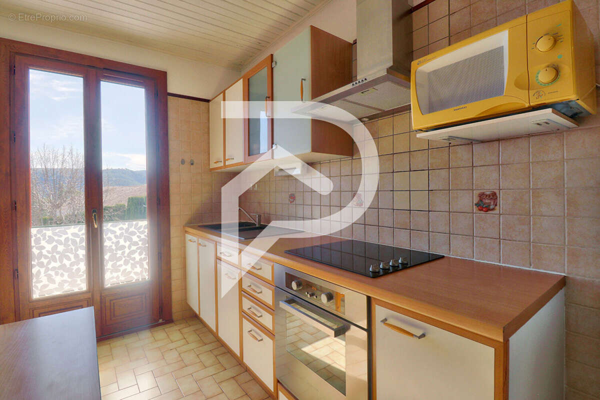 Appartement à GREOUX-LES-BAINS