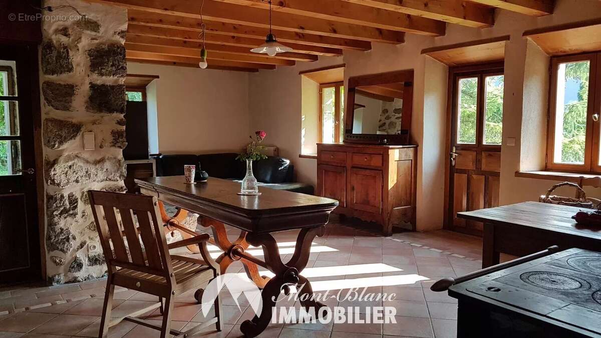 Maison à ARACHES-LA-FRASSE