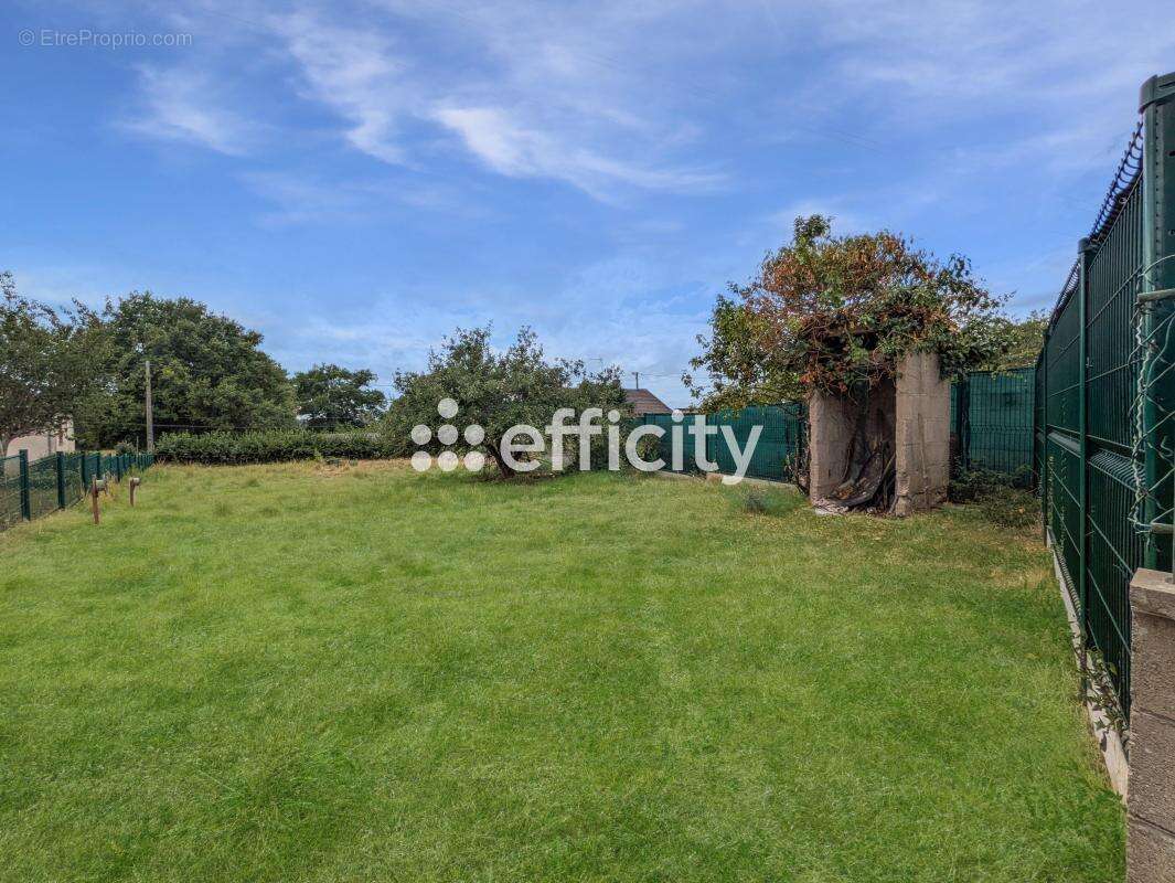 Maison à SAINT-SULPICE-LES-FEUILLES