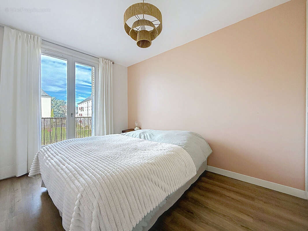 À vendre - Bel appartement T4 rénové à Saint-Avertin - photo 4