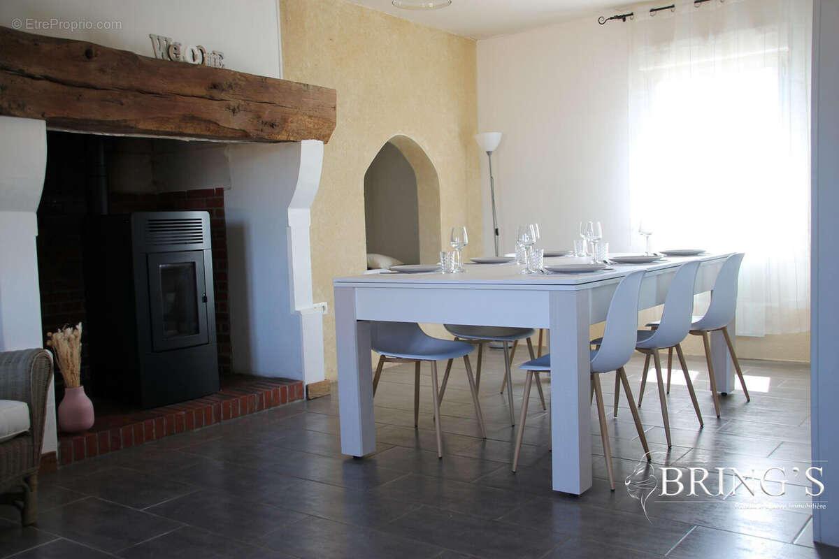 Maison à VILLAINES-LA-CARELLE