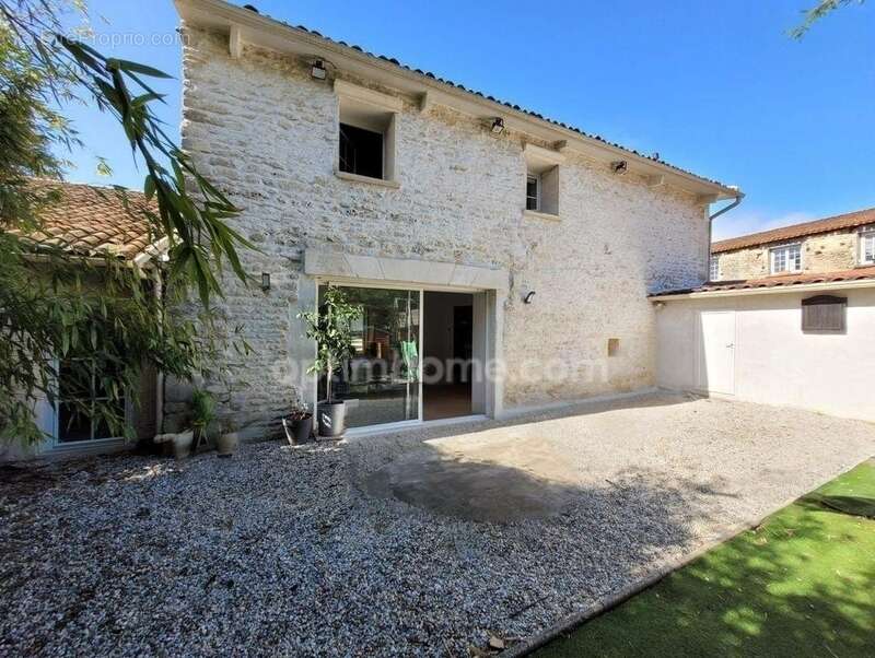 Maison à ASNIERES-SUR-NOUERE