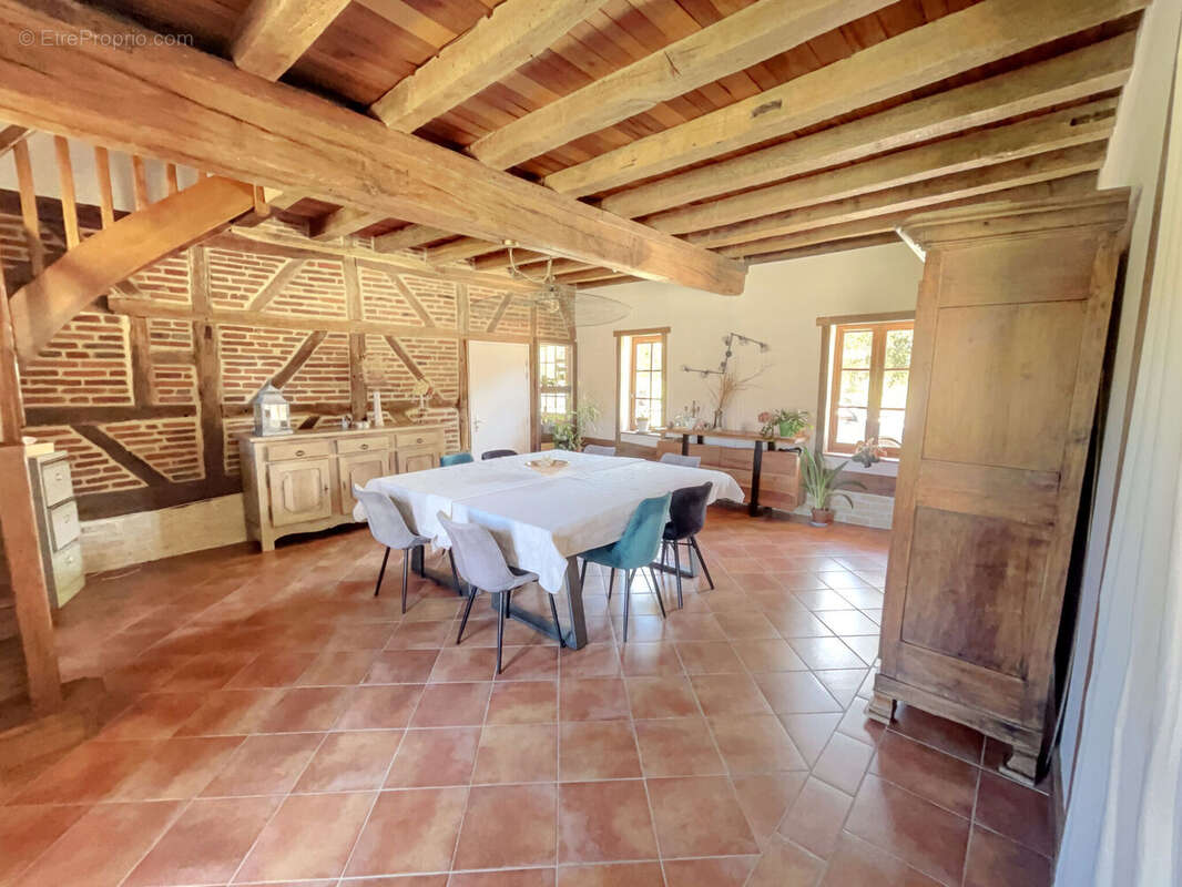 Maison 307 m² à Louhans  - photo 4