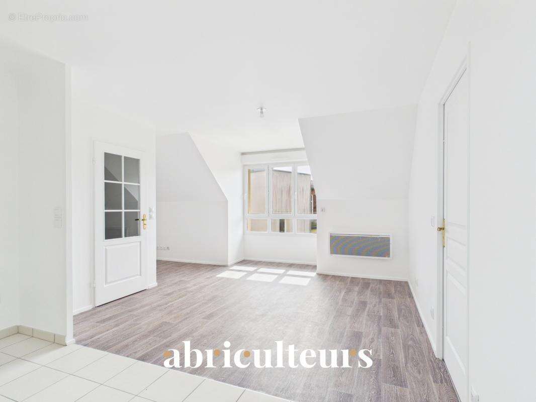 Appartement T2 au dernier étage avec vue dégagée sur le pigeonnier et les jardins – Résidence de standing à Survilliers - photo 5