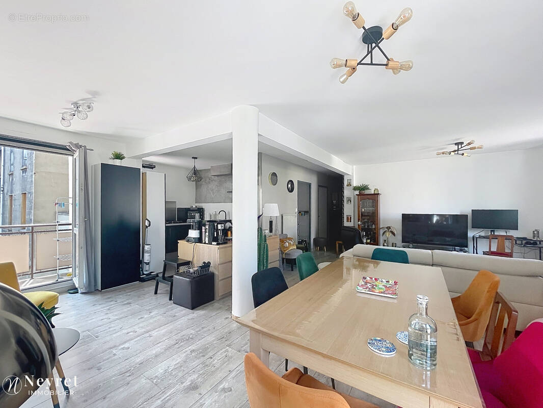 Appartement 4 pièces 80 m² · à Saint-Etienne · 79,7 m² · 129 000 €