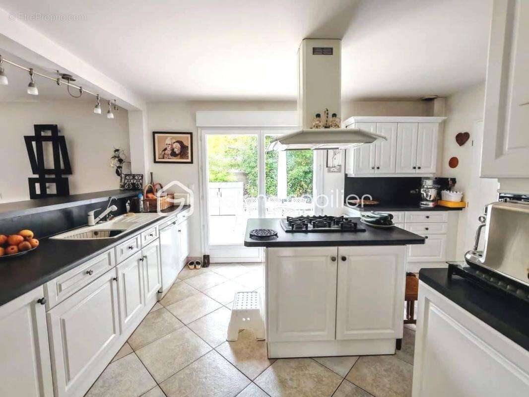 Maison à SAINT-GERMAIN-LES-ARPAJON