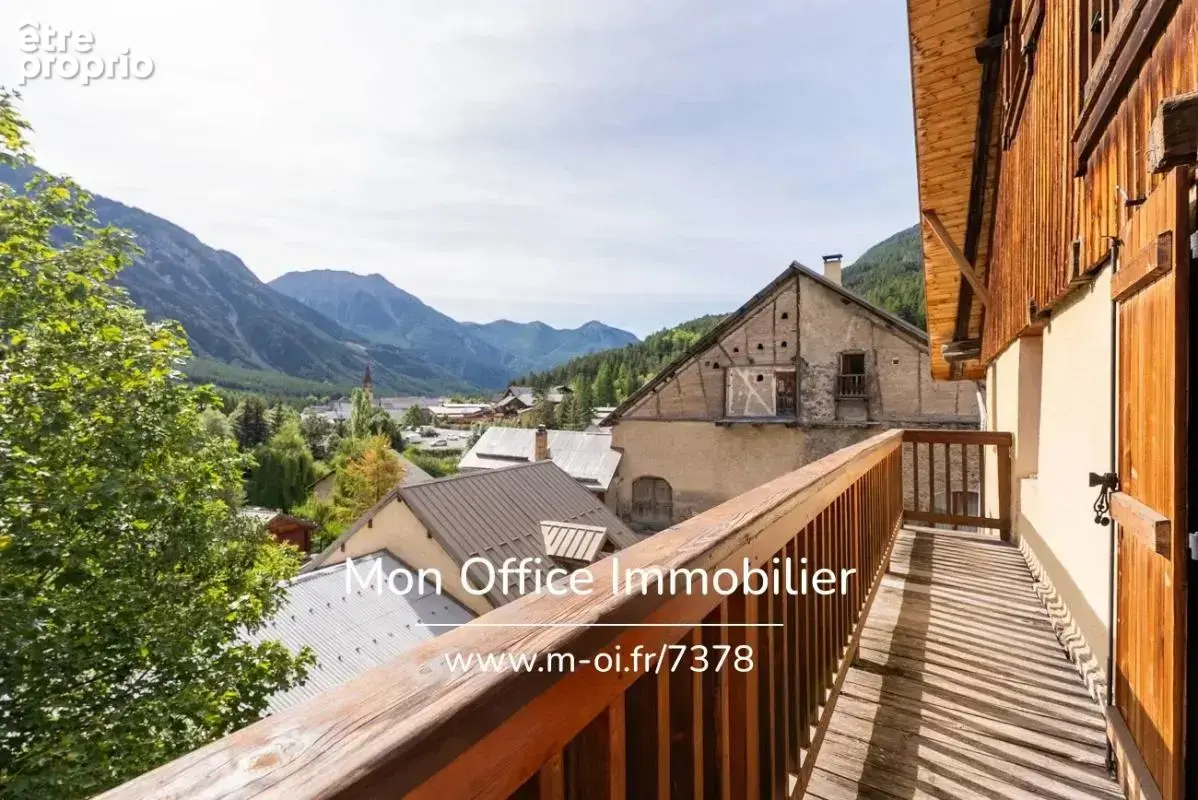 Référence : 7378-SCN - Maison de 500 m2 avec 4 appartements au Val des Près - photo 9