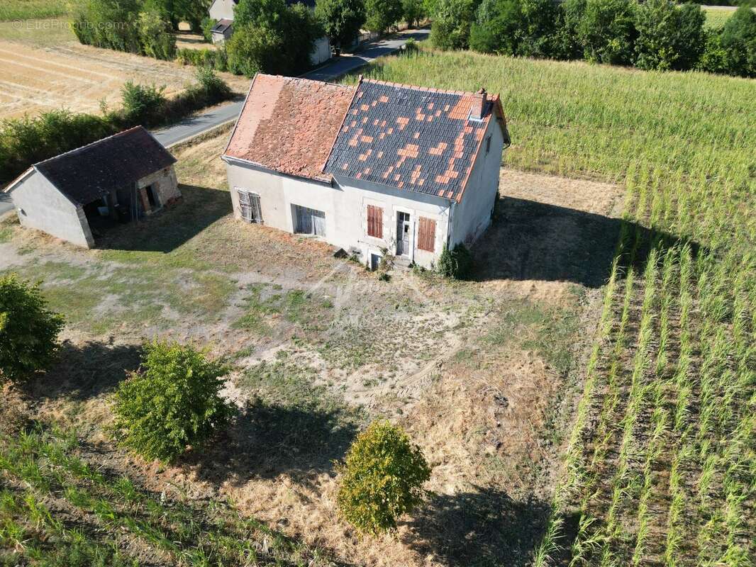 Corps de ferme à rénover avec 14710 m² de terrain - photo 3