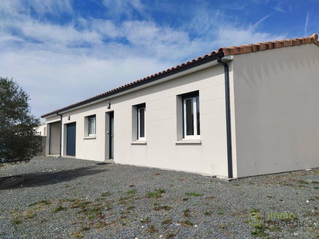 Maison à JARNAC-CHAMPAGNE
