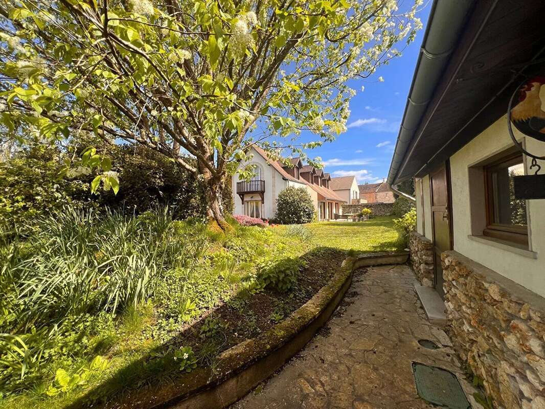 Maison à SAINT-NOM-LA-BRETECHE