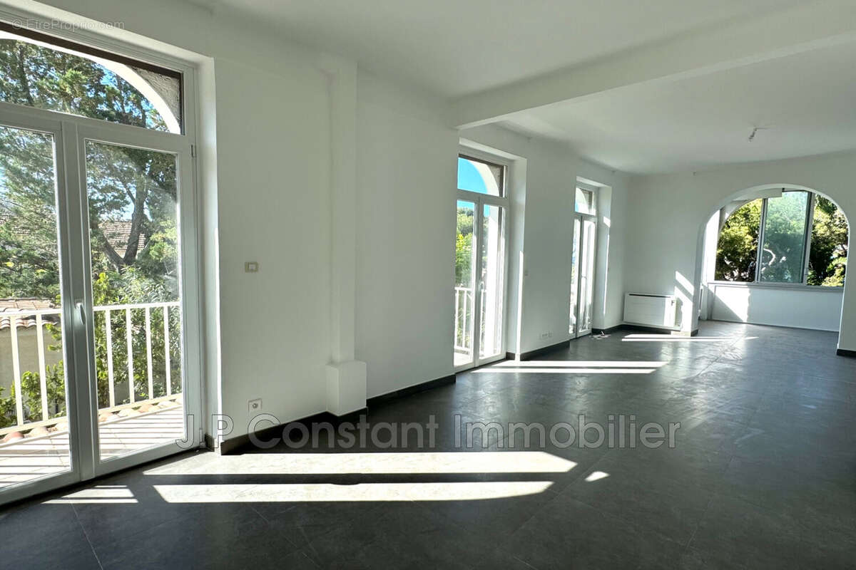 Appartement 78 m² à Saint-Cyr-Sur-Mer  - photo 2