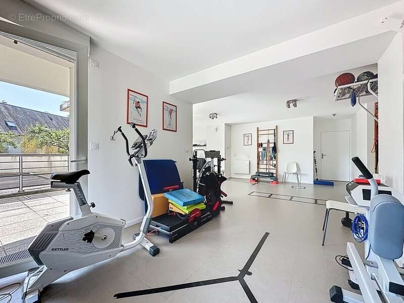 Commerce à SAINT-CYR-SUR-LOIRE