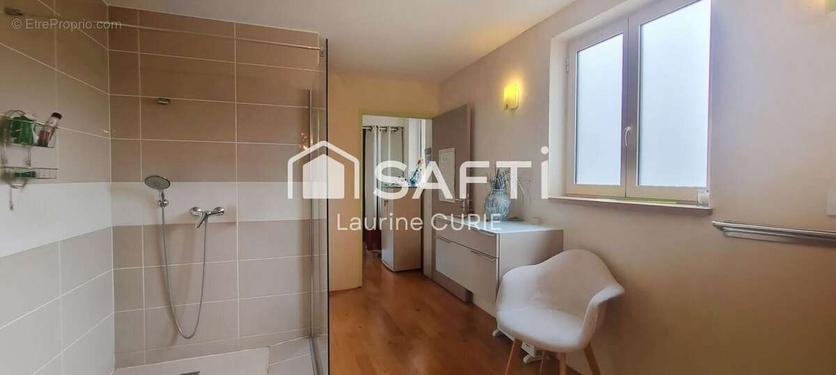 Maison 135 m² à La Cresse  - photo 6