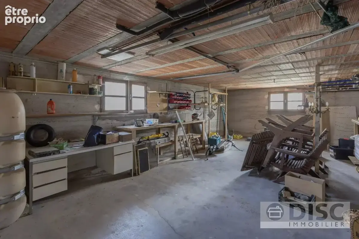 Vaste propriété de plus de 500 m² avec jardin clos et nombreuses possibilités. - photo 23