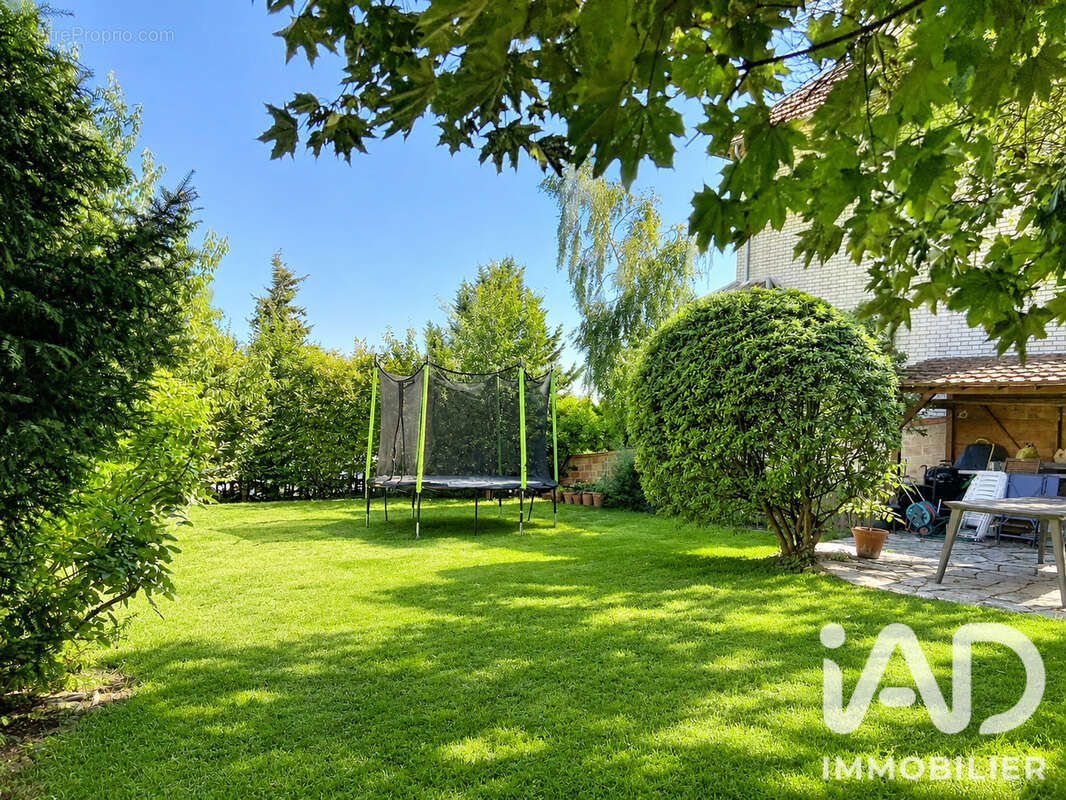 Maison 127 m² à Le Mesnil-Le-Roi  - photo 4