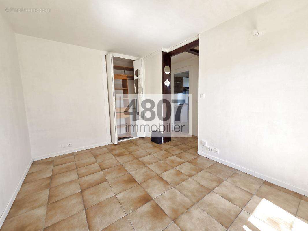 ANNEMASSE - T2 avec balcon et cave - photo 5