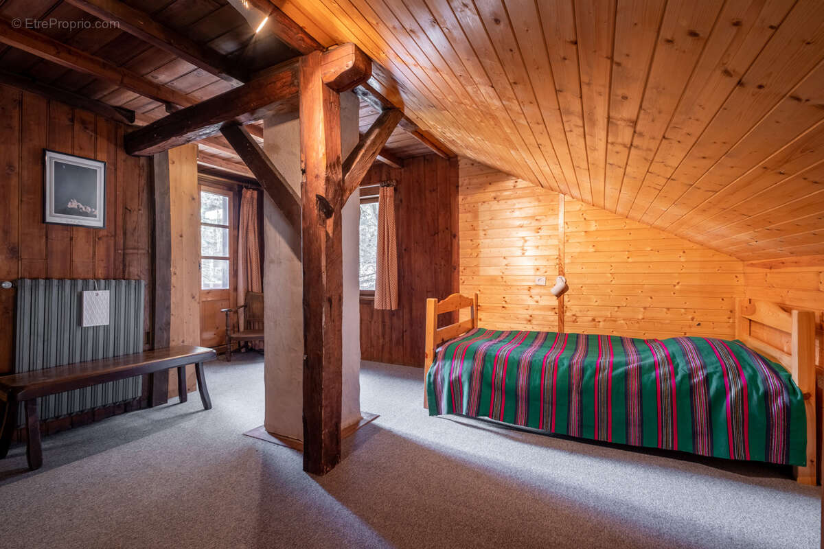 Saint-Gervais-Les-Bains/ Le Gollet - Chalet à rénover  -  L’âme de la montagne : un refuge de caractère aux ra - photo 12