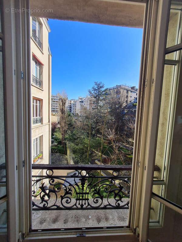 Appartement à PARIS-16E