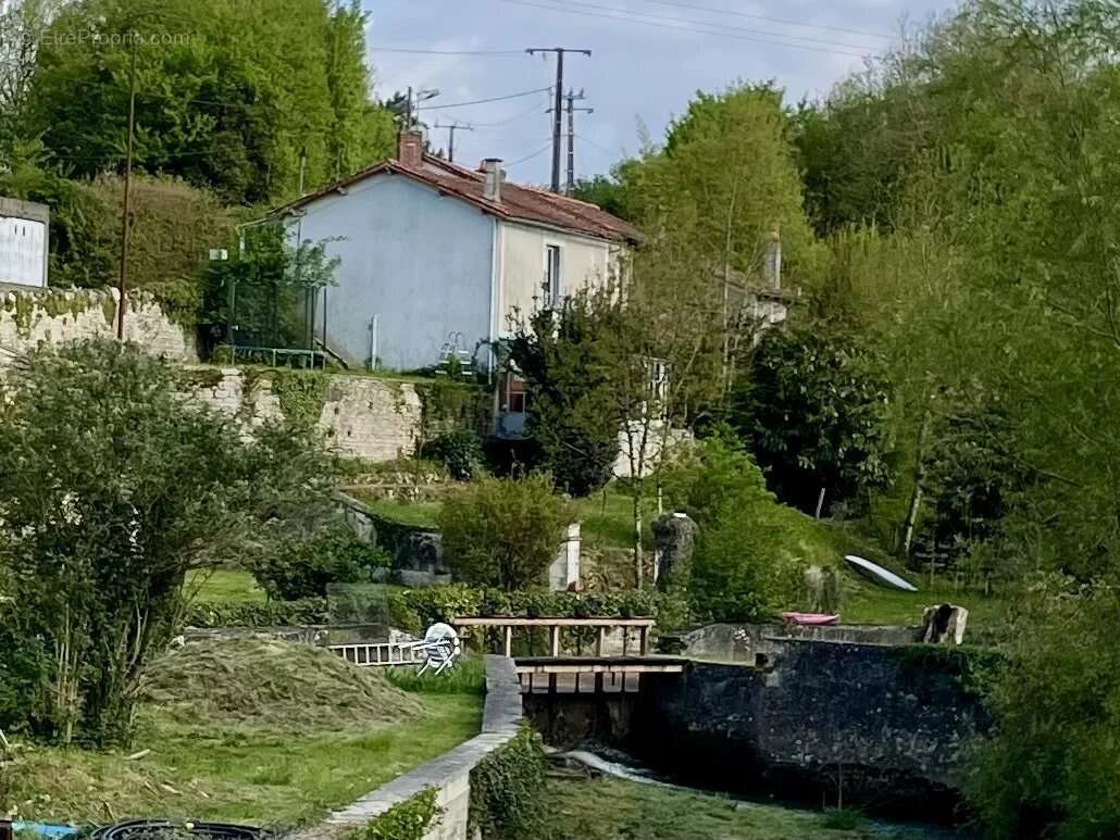 Maison à CHATEAU-GARNIER