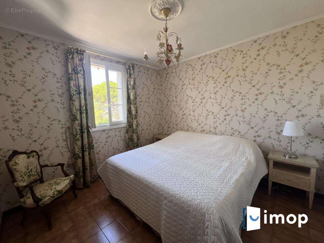 Belle maison des années 80 sur grand terrain de plus de 1000 m² avec piscine - photo 9