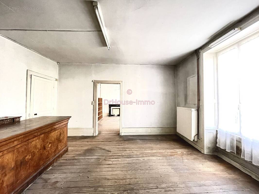 Commerce à MONTHUREUX-SUR-SAONE