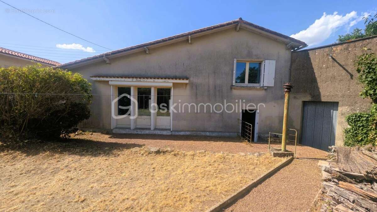 Maison 2 chambres avec garage, hangar (idéal pour un camping-car ou un artisan) et terrain – Parthenay - photo 2