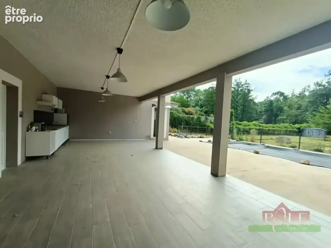 Villa familiale de 185 m² avec un grand terrain offrant  piscine, étang .. - photo 17