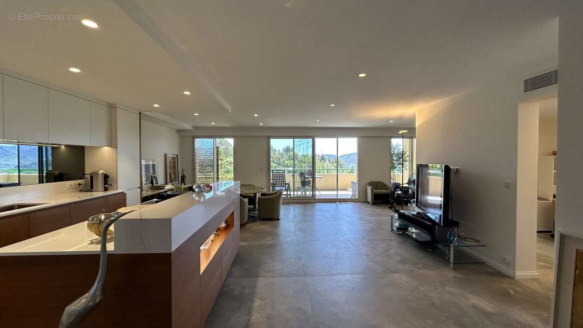 Appartement à MANDELIEU-LA-NAPOULE