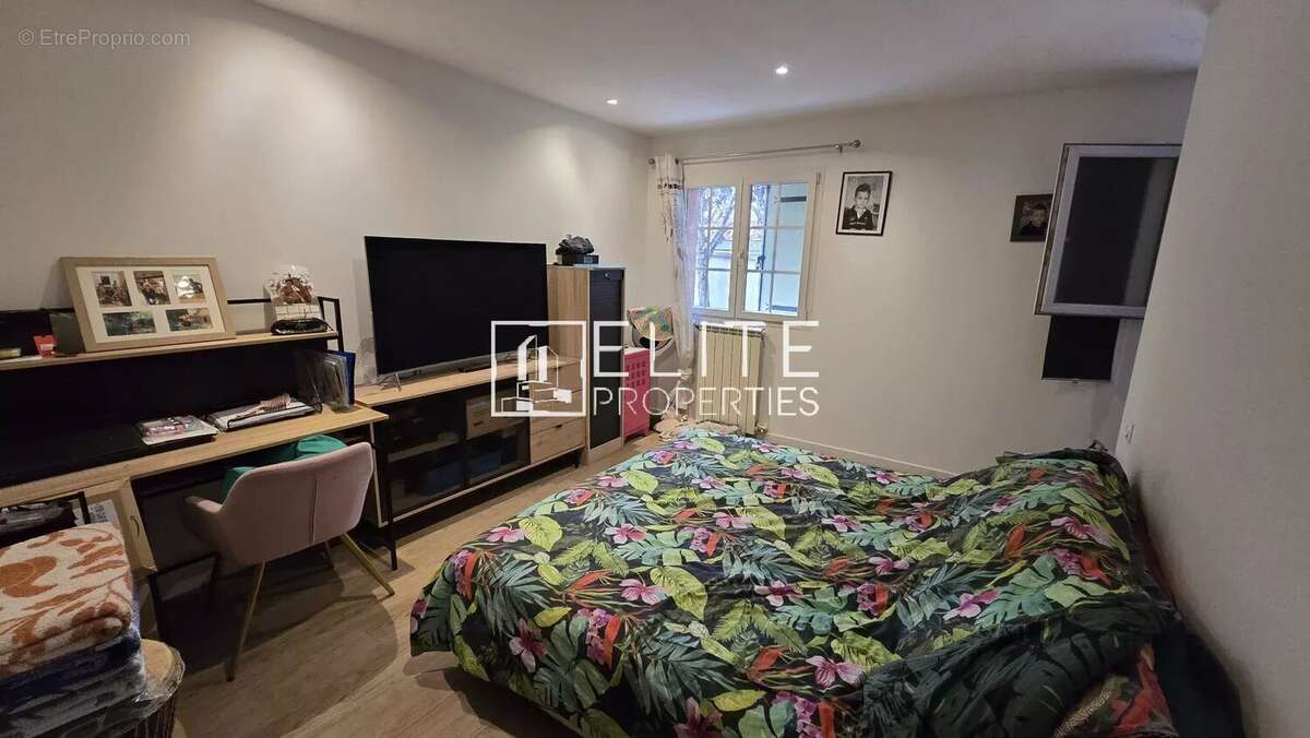 Commerce à TOURRETTES