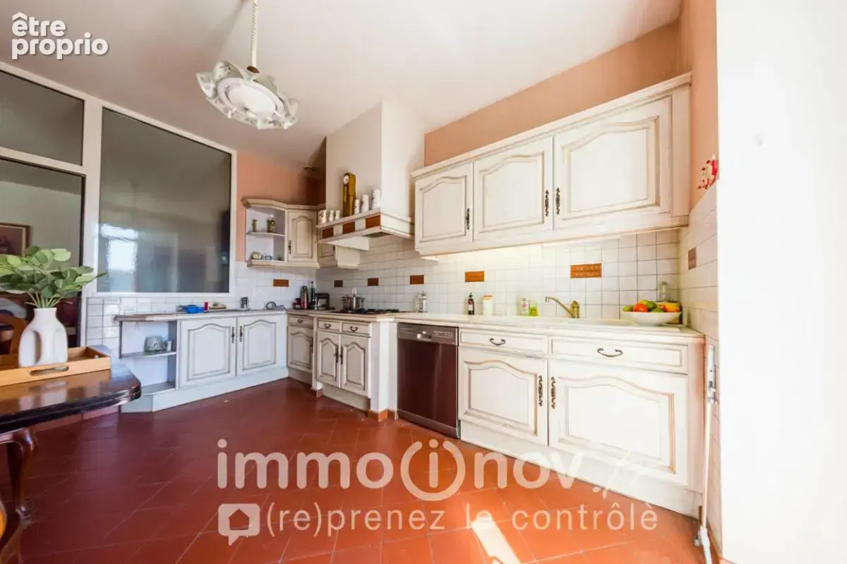 EXCLUSIVITE - Ensemble immobilier à rénover avec maison, appartement et garage - photo 10