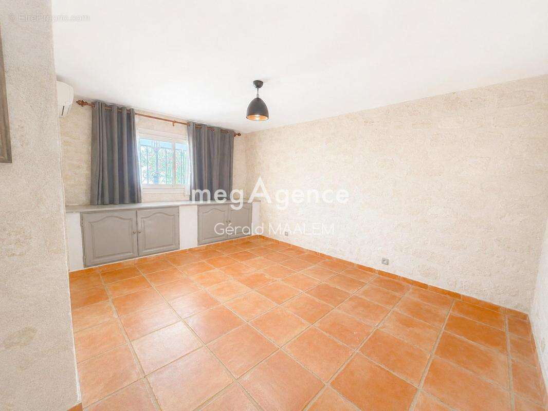Maison de Maître de 231m² avec garage et terrasse à Cogolin - photo 8