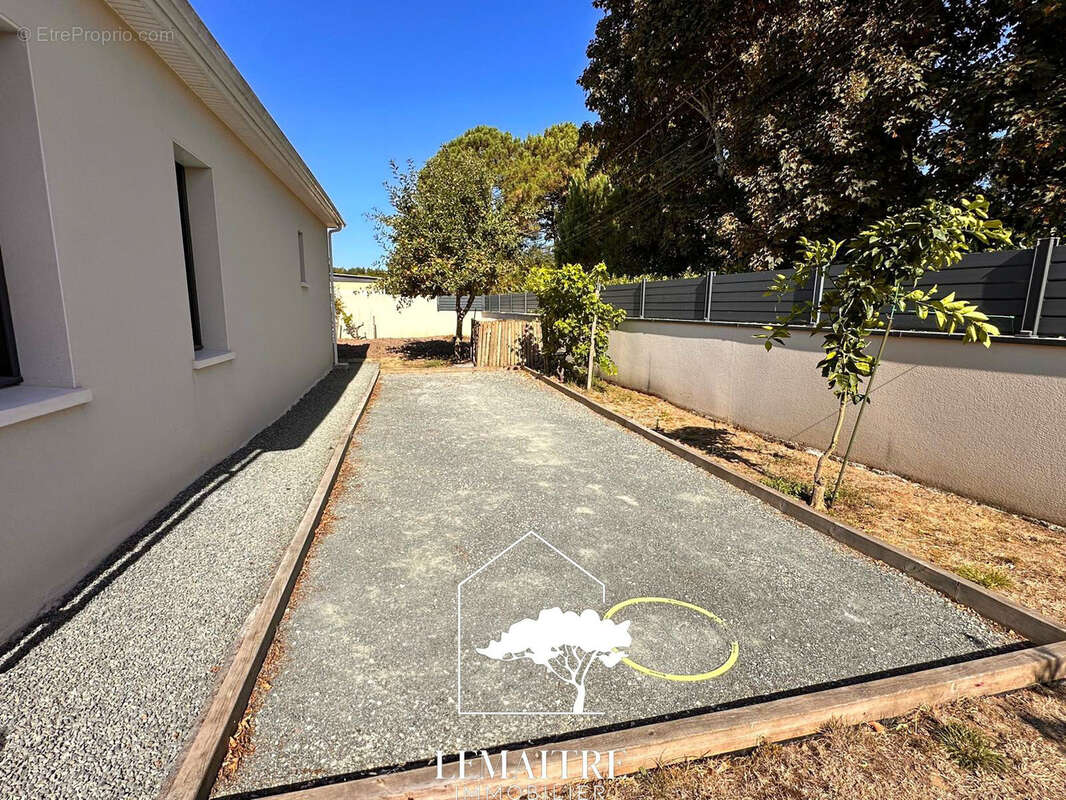 Maison à LES MATHES