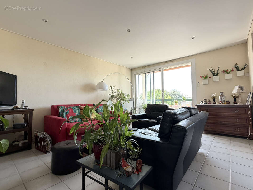 Appartement 3 pieces de 80 m2 avec balcon donnant sur parc verdoyant - photo 4