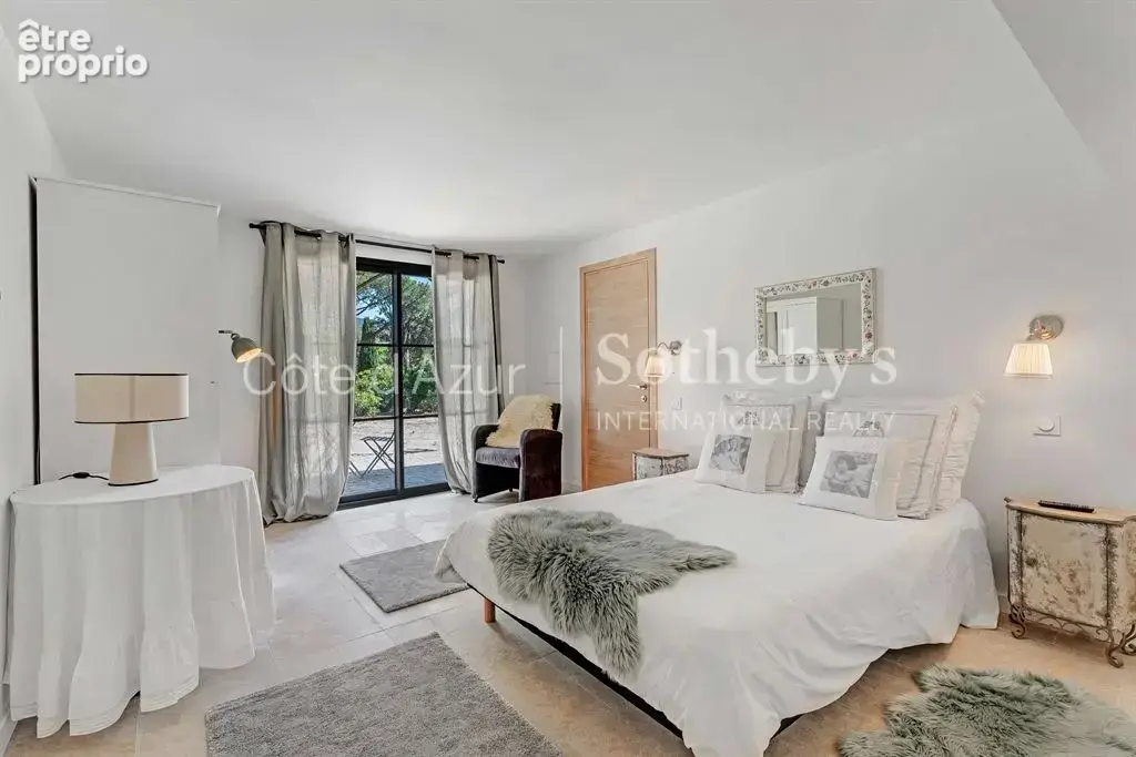Golfe de Saint Tropez, villa rénovée de 300 m² avec six suites et piscine proche Port Grimaud - photo 15