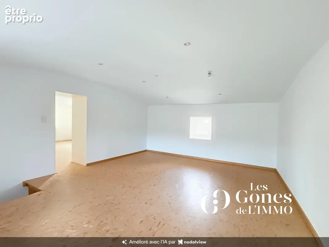 Vaugneray   Maison de ville en pierre de 138 m2 avec terrain de 380 m2 et garage - photo 12
