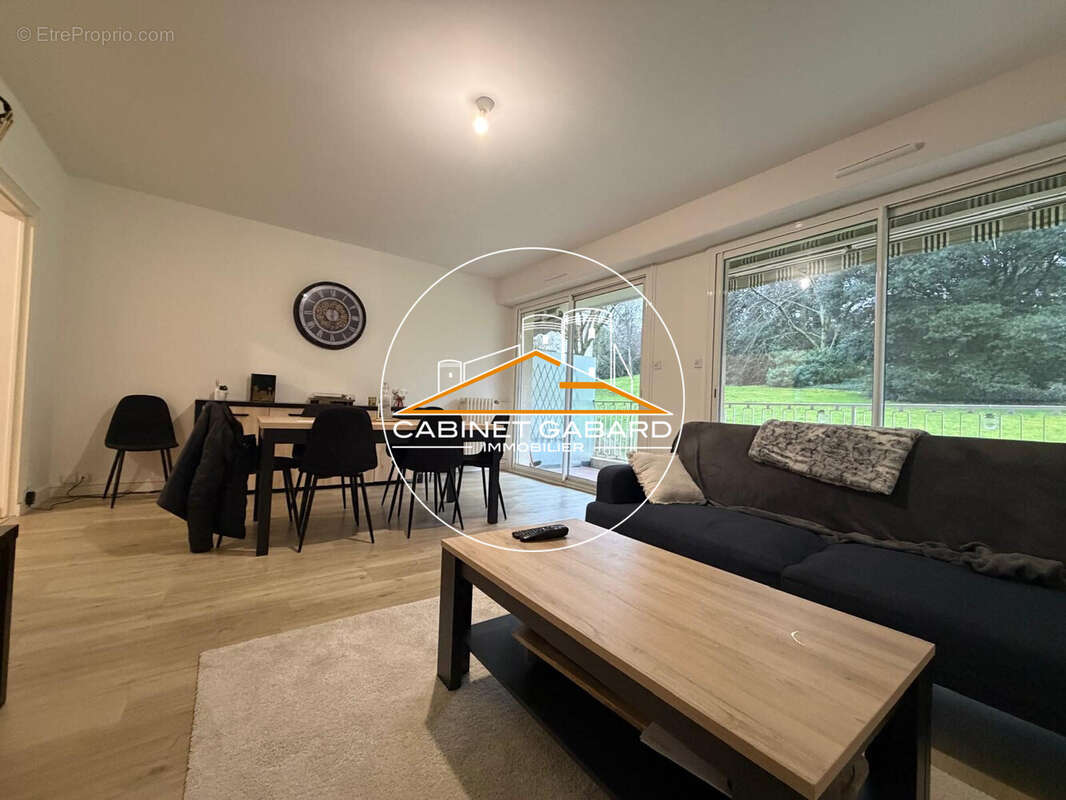 Appartement à AVRILLE