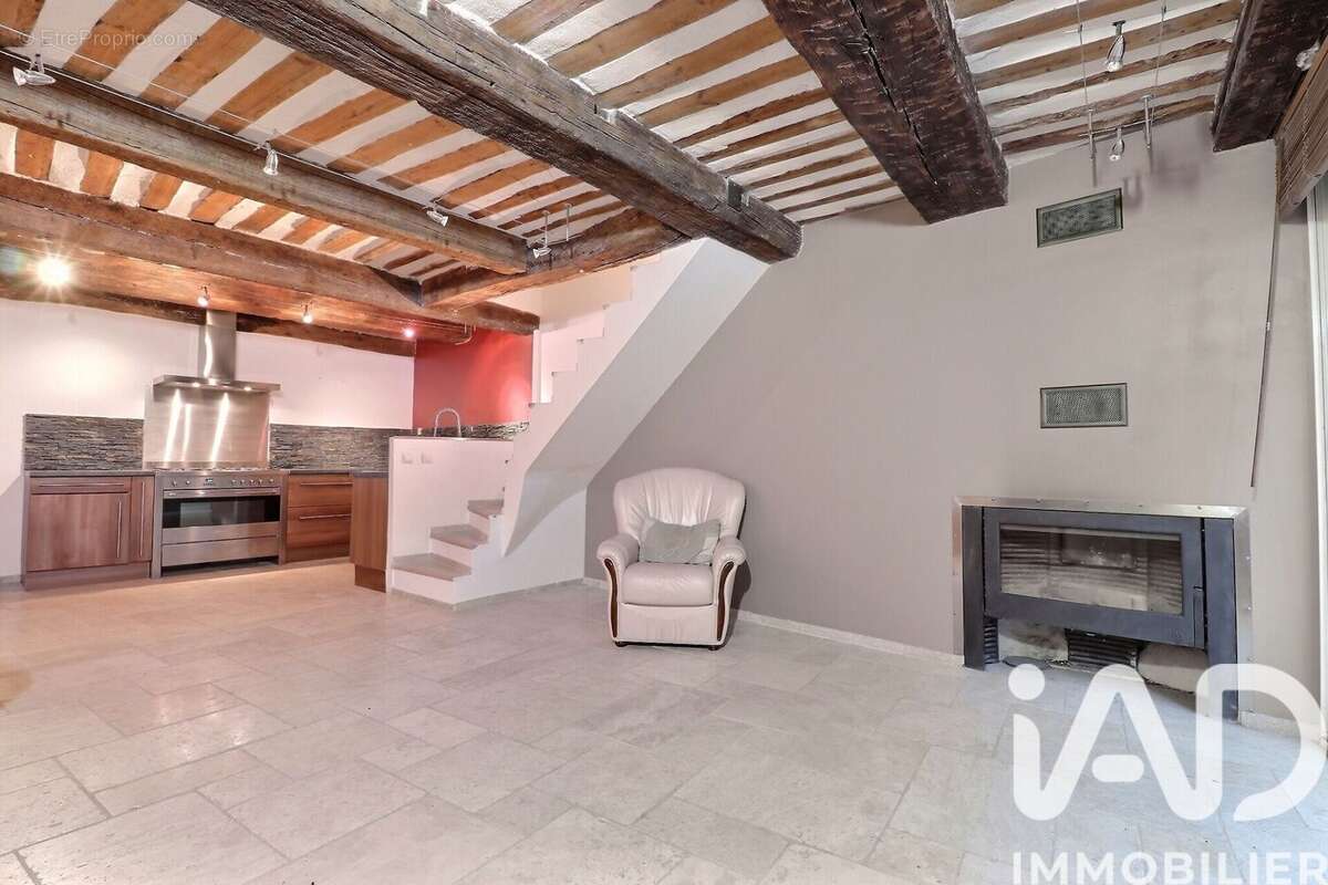 Maison 85 m² à Revest-Du-Bion  - photo 4