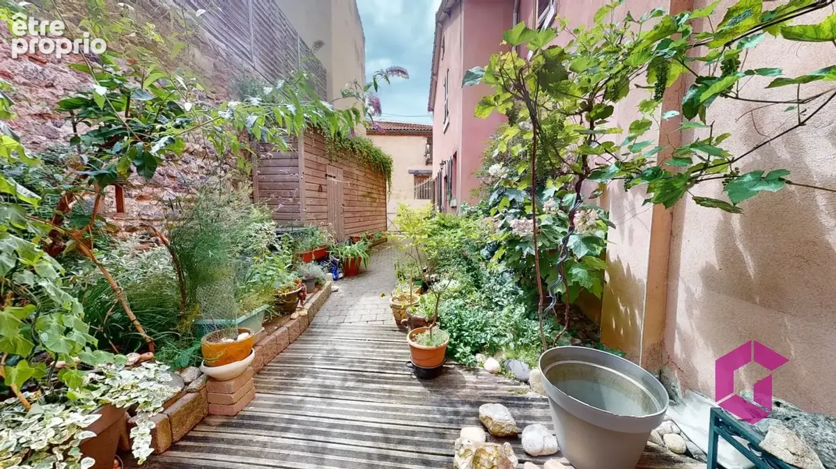 Issoire Centre, Propriété 177m2 hab. avec cour et terrasse 4 - photo 2