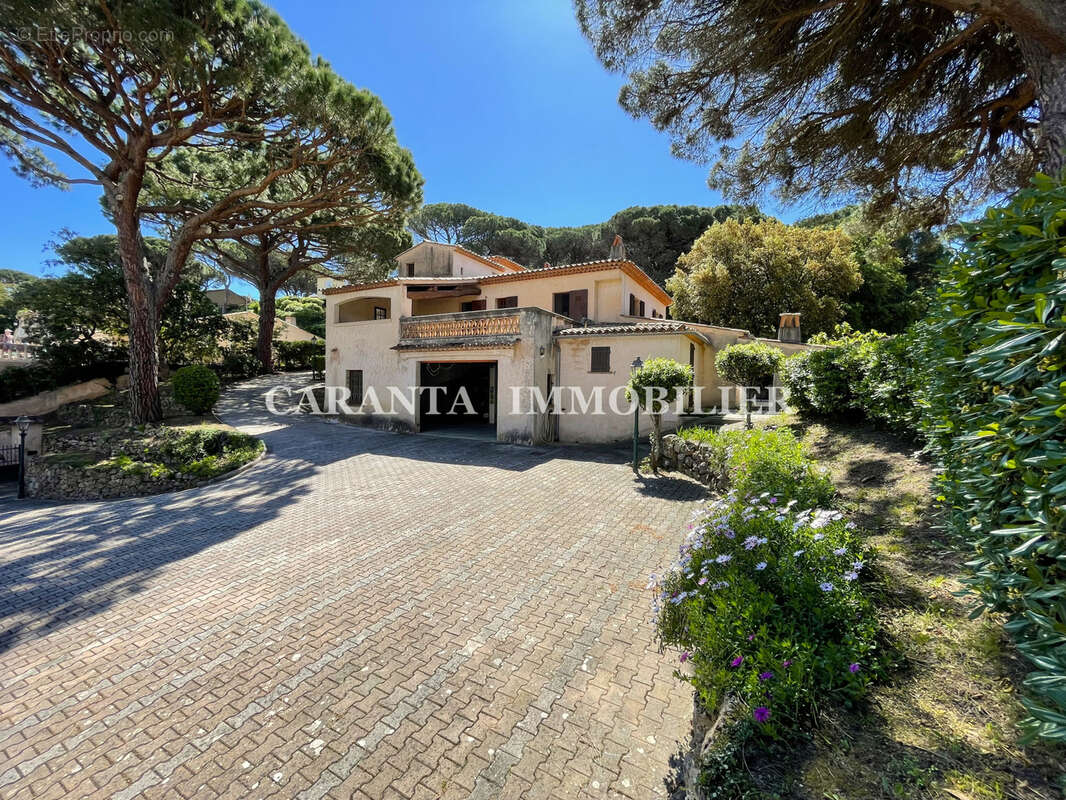 Vente Villa 9 pièces Ste Maxime avec garage et T3 indépendant. - photo 4