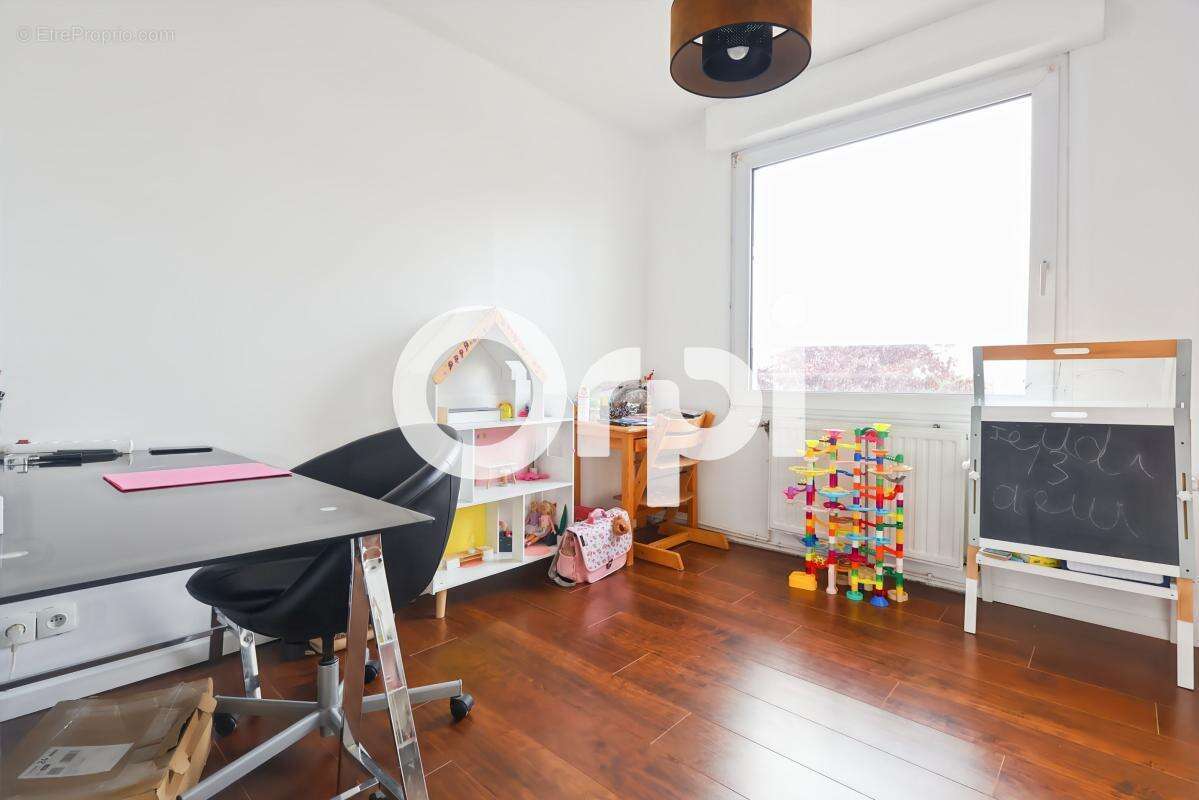 Maison de ville, 4 chambre(s) / bureau(x), cour-terrasse, cave et garage à MALO-LES-BAINS (59240) - photo 6