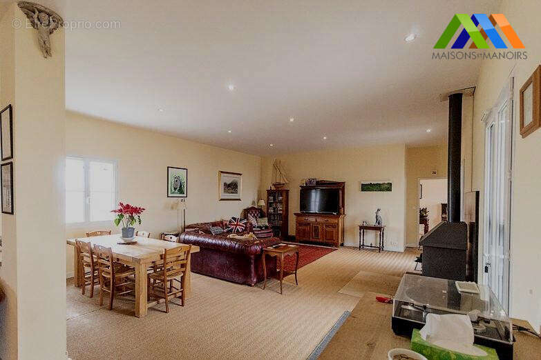 Maison 250 m² à Plaisance  - photo 4