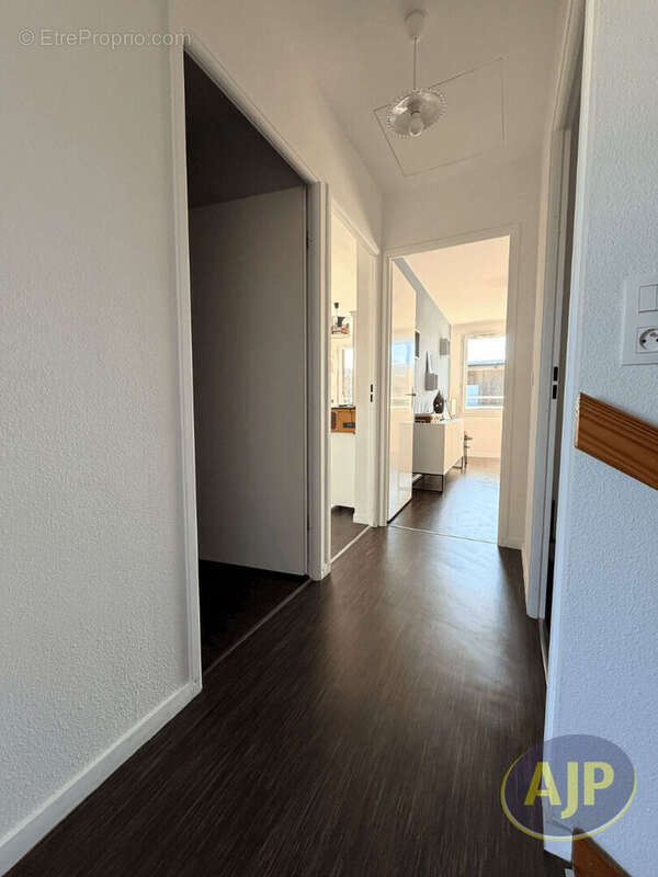 Maison à SAINT-JEAN-D'ILLAC