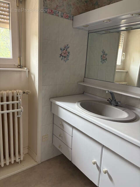 Maison à AMBRIERES-LES-VALLEES