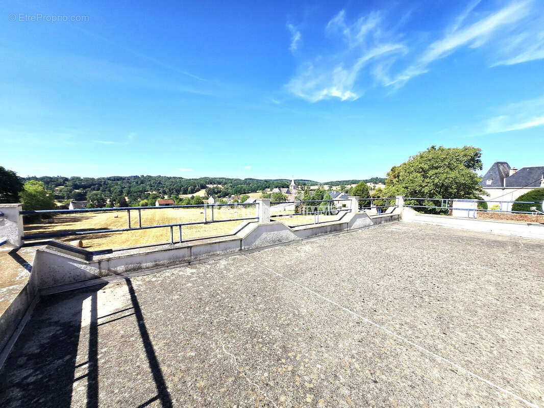 Maison 112 m² à Champagnat  - photo 4