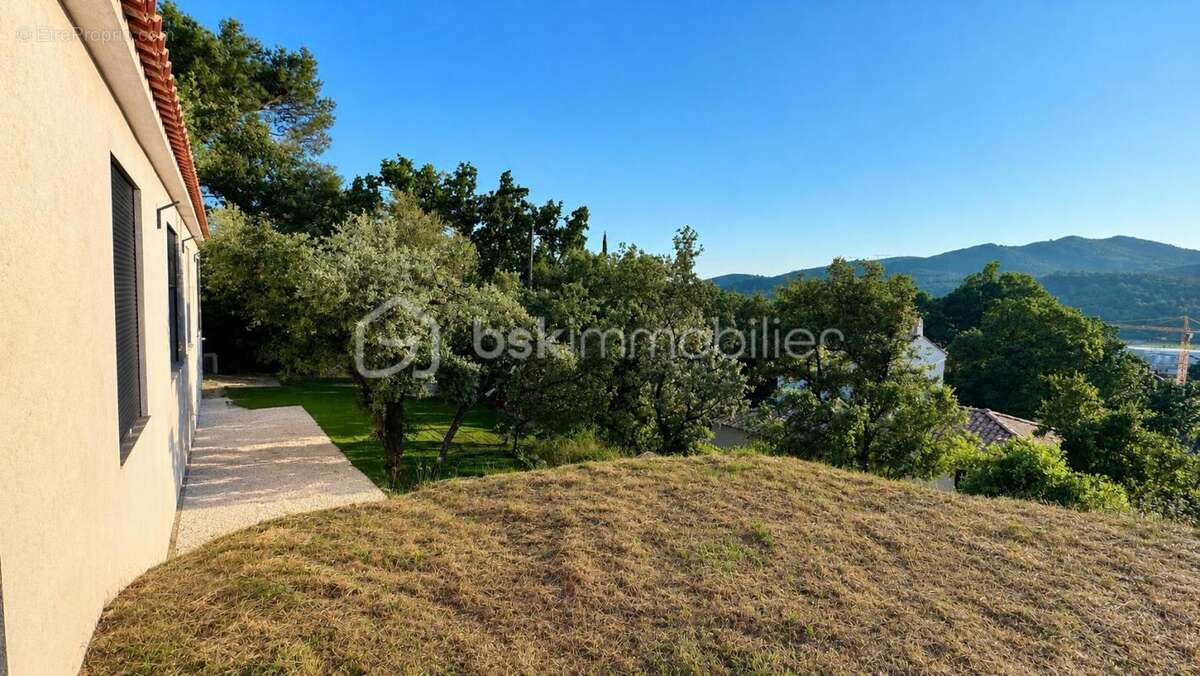 Achat Villa contemporaine RT 2012 de plain-pied – 130 m² habitables + 130 m² aménageables – Piscine – Terrain 1 500 m² - photo 16