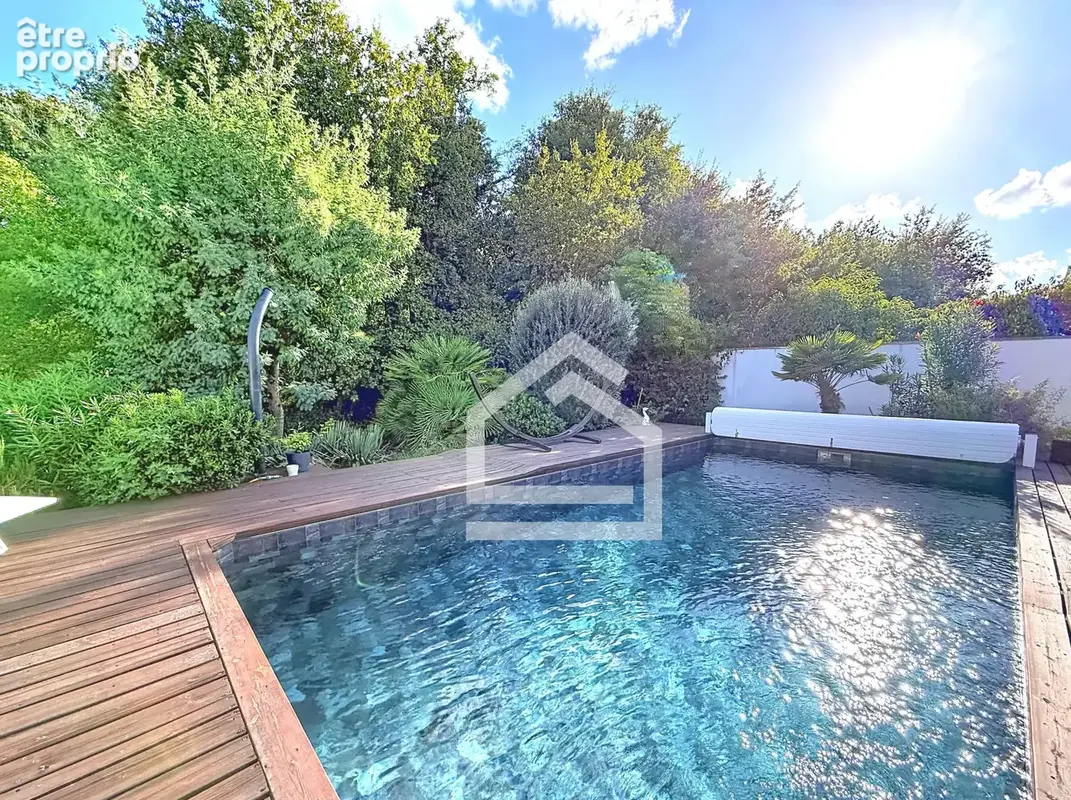 Maison contemporaine de 198 m2, 5 chambres, piscine et double garage - photo 8