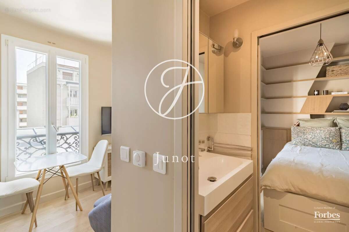 Appartement à PARIS-7E