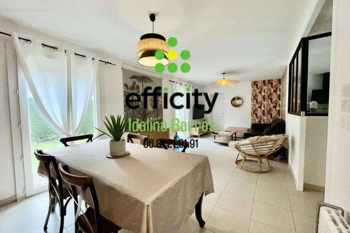 Maison à ROULLET-SAINT-ESTEPHE